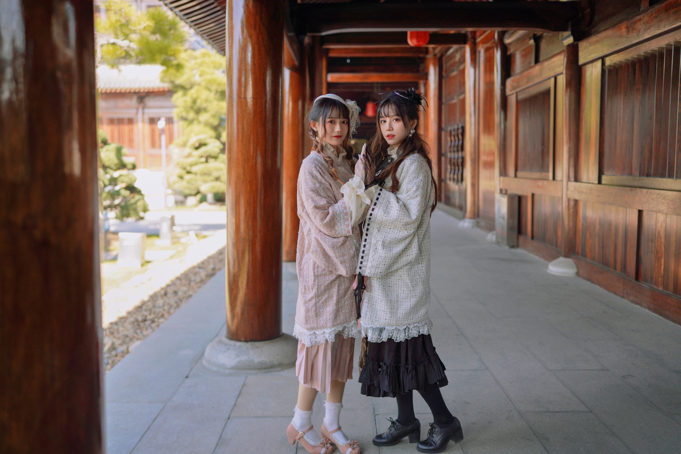 图片[1]-兔子Zzz不吃胡萝卜 – NO.128 西洋姐妹花 [34P]-XikXak